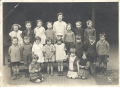 2009-01-30-21-57-33-00 -- Burton Street School
Back row, first left: Mother
<a href="https://familyhistoryjournal.com/?s=Burton+Street+School">Read more...</a>