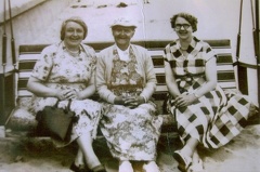 Helena Bacon, Mary Bacon nee Allen, Florence May Grayson nee Bacon -- Left to right: Helena (Nellie) Bacon, Mary Bacon (née Mary Allen), Florence (May) Grayson (née Florence Bacon)
Photograph courtesy the family of George and Mary Bacon
<a href="https://familyhistoryjournal.com/?s=helena+florence+bacon+mary+allen">Read more...</a>