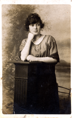 2017-01-14-14-26-24-00 -- Emily Ashforth (née Emily Bellamy 1903-1992)
<a href="https://familyhistoryjournal.com/?s=Emily+Bellamy+Ashforth">Read more...</a>